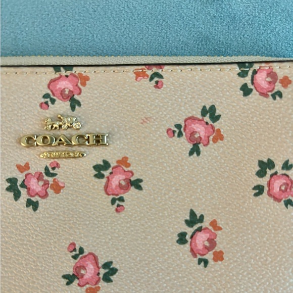 Coach floral pattern wristlet - Picture 5 of 7